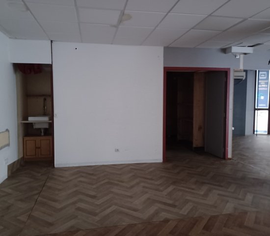 local commercial rue d'arènes - BESANCON